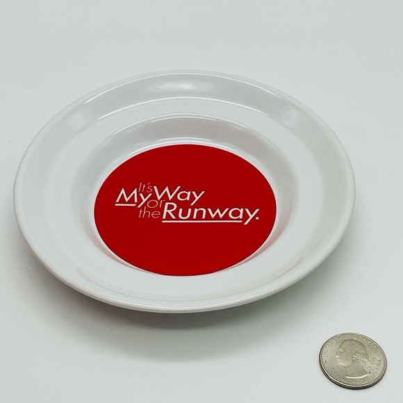 Disney Incredibles 2 - Edna Mode Cup and Saucer Set “NEW IN BOX” - Picture 9 of 9